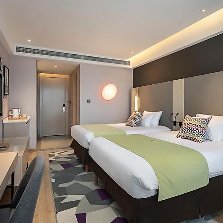 Campanile Hotel Wuhan Zhongnan Road Metro Station Exterior foto