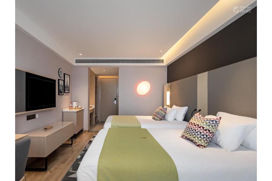 Campanile Hotel Wuhan Zhongnan Road Metro Station Exterior foto