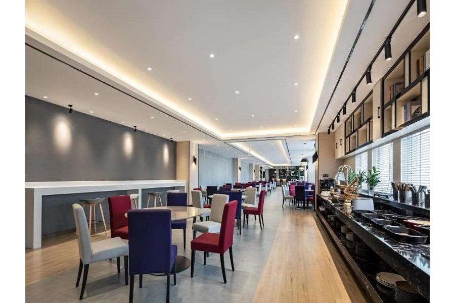 Campanile Hotel Wuhan Zhongnan Road Metro Station Exterior foto