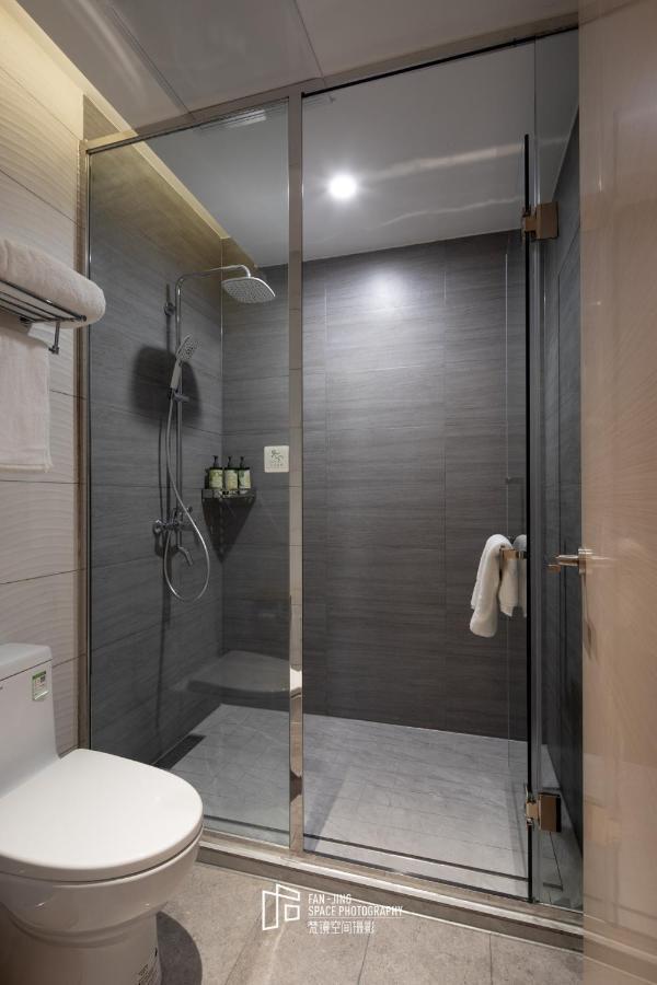 Campanile Hotel Wuhan Zhongnan Road Metro Station Exterior foto