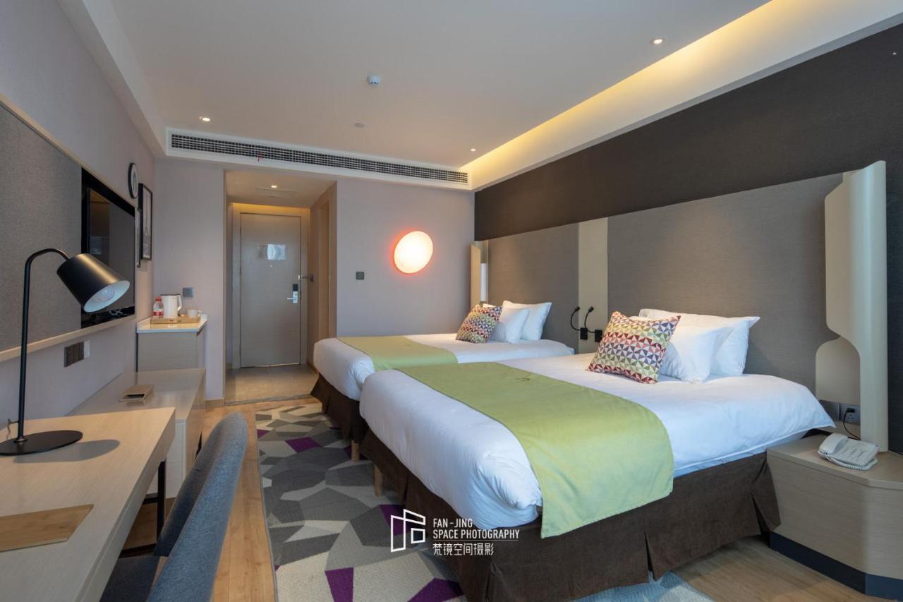 Campanile Hotel Wuhan Zhongnan Road Metro Station Exterior foto
