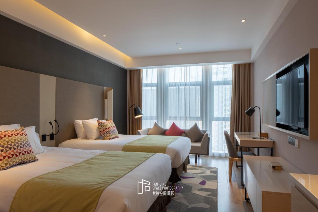 Campanile Hotel Wuhan Zhongnan Road Metro Station Exterior foto