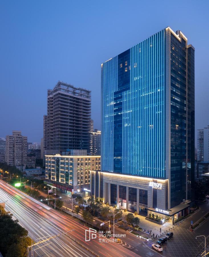 Campanile Hotel Wuhan Zhongnan Road Metro Station Exterior foto