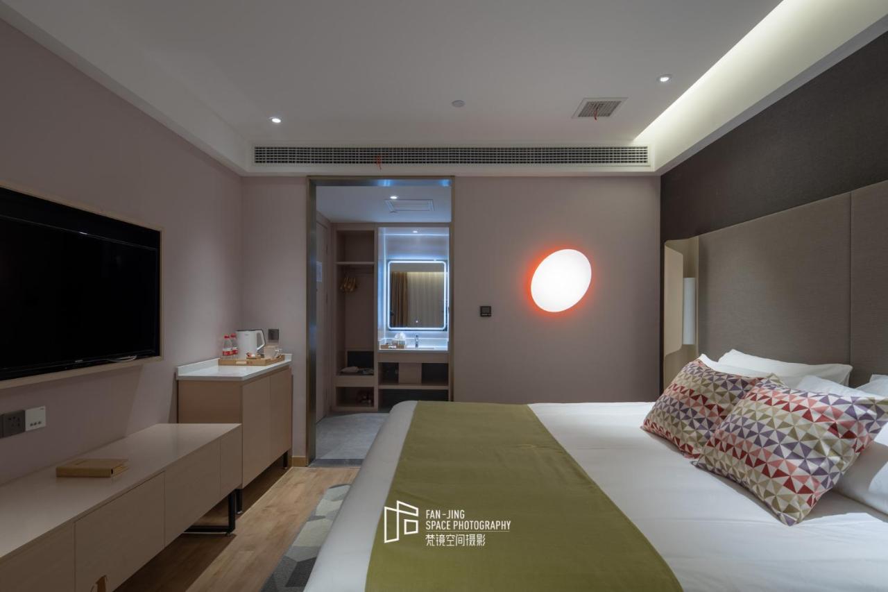 Campanile Hotel Wuhan Zhongnan Road Metro Station Exterior foto