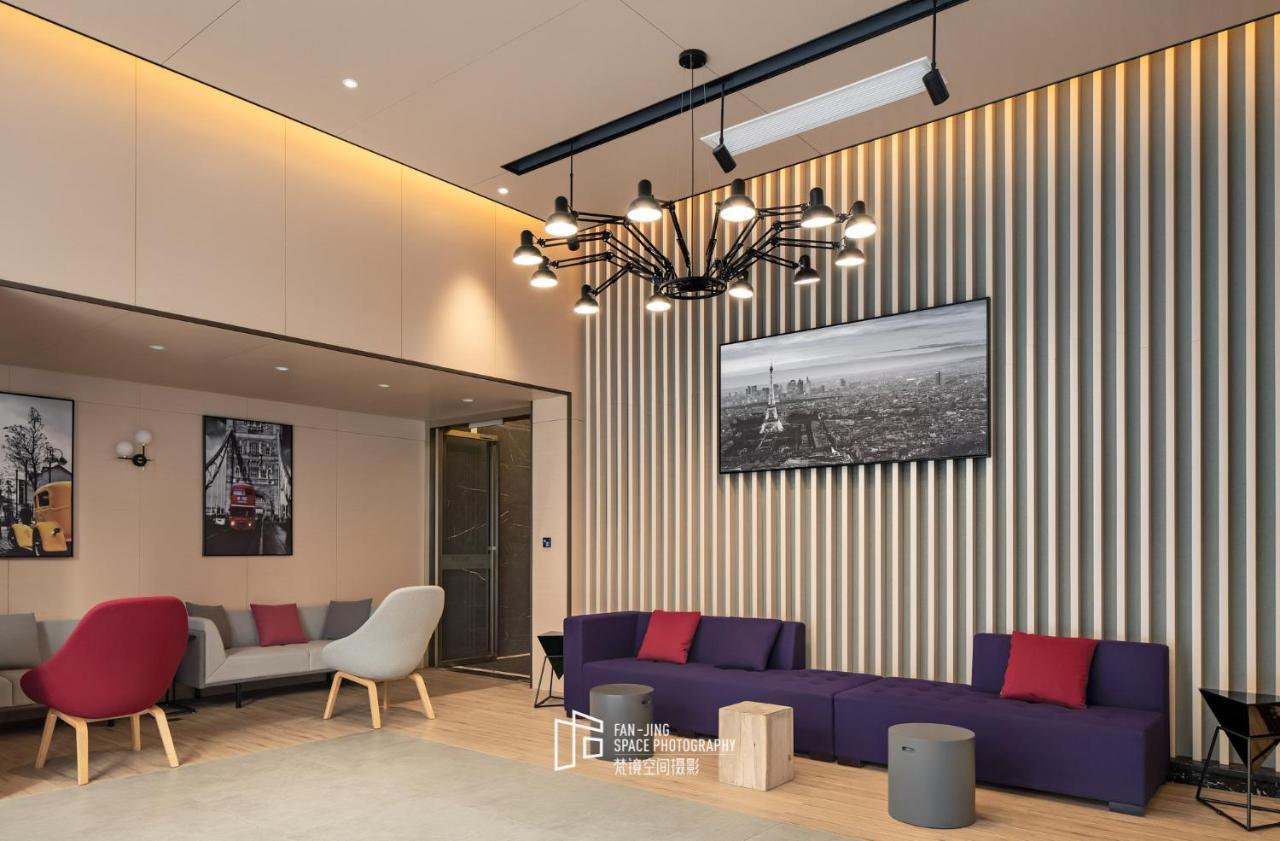 Campanile Hotel Wuhan Zhongnan Road Metro Station Exterior foto